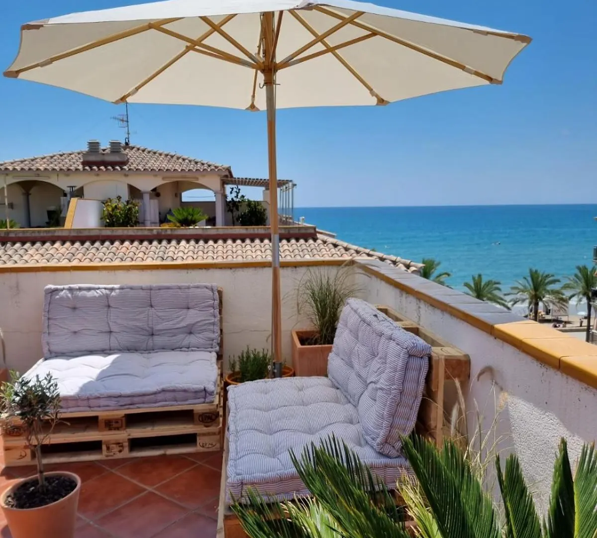 Cal Salmare Seafront Apartment With Rooftop Terrace And Pool Calafell